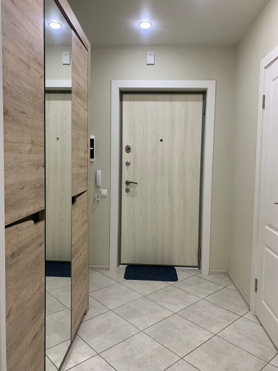 Апартаменты на Инициативной 7В (77)